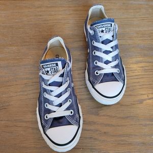 Low top kids converse sneakers